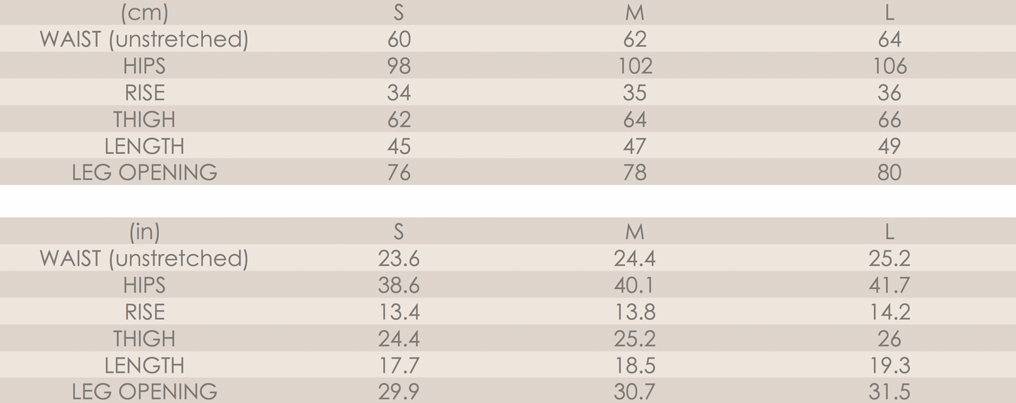 Sizing table of white and latte boxer shorts